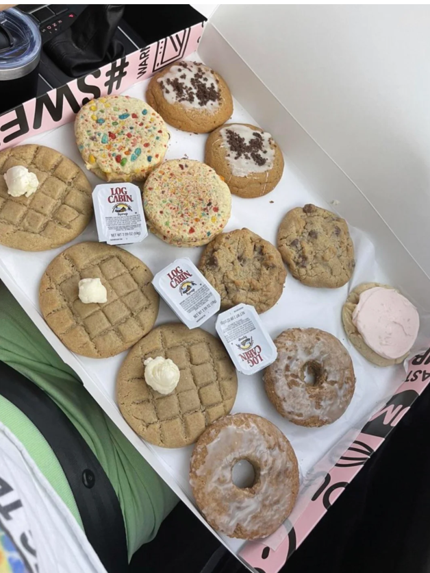crumbl cookies